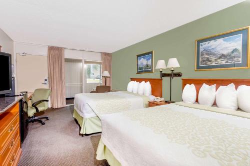 Days Inn by Wyndham Cedar Falls- University Plaza