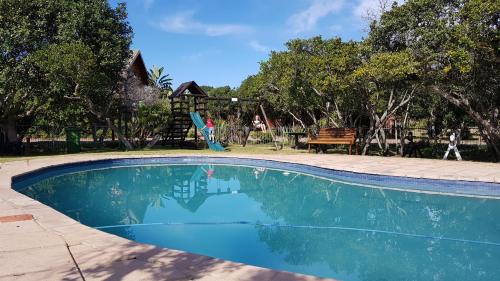 Úszómedence, Pirates Creek Self-Catering Chalets in Wilderness Vízpart