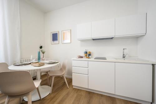 Emilia Suite Young - main image