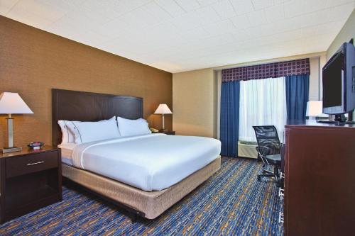 Holiday Inn Express and Suites Pittsburgh West Mifflin, an IHG Hotel