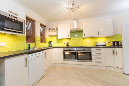 Southdown Villa - sleeps 19