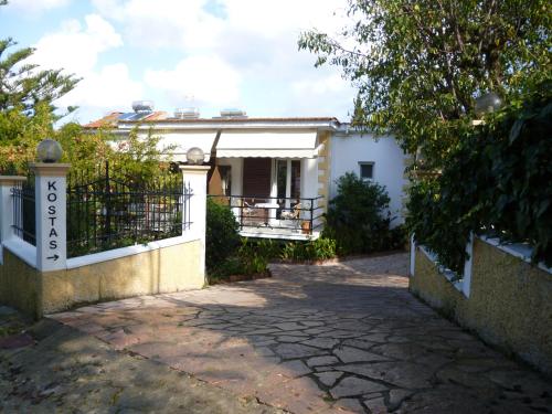  Kostas studios, Pension in Agios Georgios Pagon