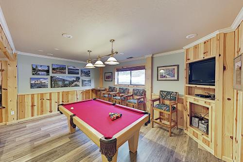 Tahoe Tyrol Chalet w/ Hot Tub Near Sand & Slopes home - image 11