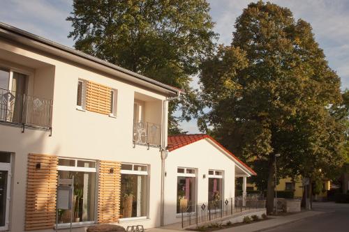 B&B Bad Tennstedt - Cafe Hehrlich - Cafe, Pension & mehr - Bed and Breakfast Bad Tennstedt