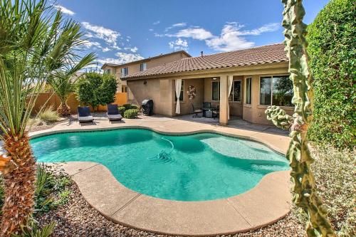 Spacious Surprise Home: 6 Mi to Wildlife World Zoo