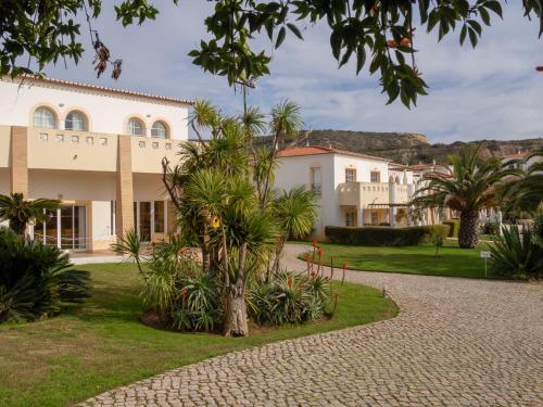 Luz Bay Hotel - image 4