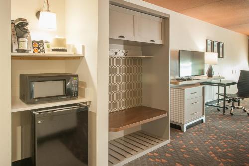 Holiday Inn Pensacola - University Area