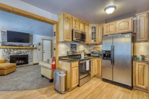 North Upper Truckee Retreat - image 9