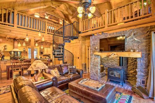 Luxury Mountain Cabin with Furnished Deck & Views! - Loma Linda