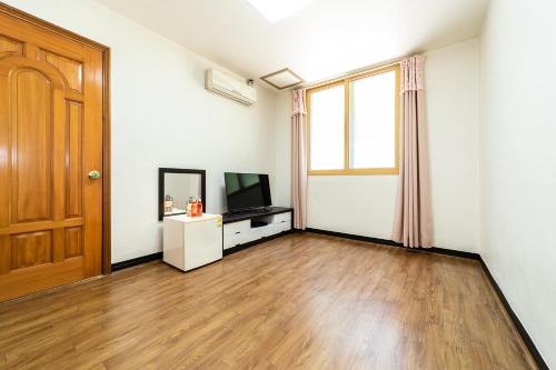 Hooni Guest House & Motel