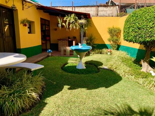 Bonita casa estilo colonial in Antigua Guatemala, Guatemala - reviews,  price from $105 | Planet of Hotels