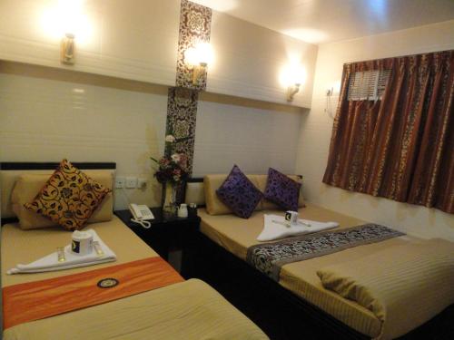 room detail thumbnail 2