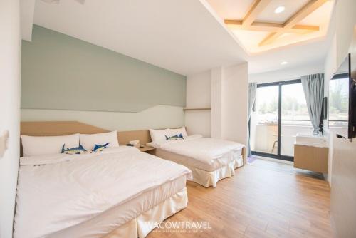 2 double beds