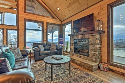 Lightning Bug Lookout Luxury Mountain View Cabin! - image 2