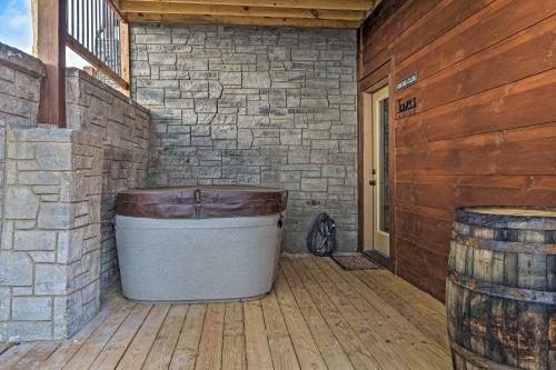 Lightning Bug Lookout Luxury Mountain View Cabin! - image 12