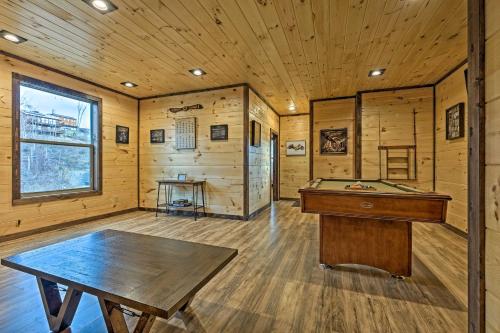 Lightning Bug Lookout Luxury Mountain View Cabin!