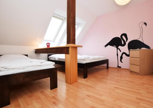 Flamingo Apartments - main image