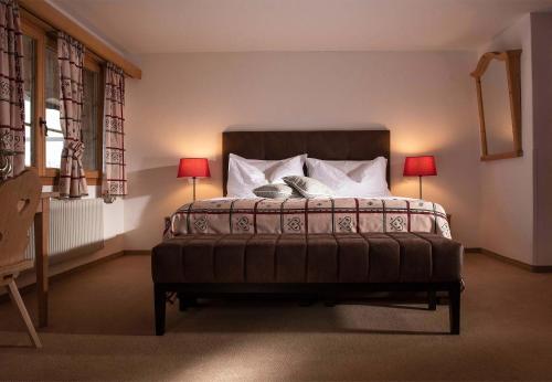 1 king bed, 1 sofa bed