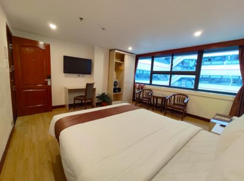 room detail thumbnail 1