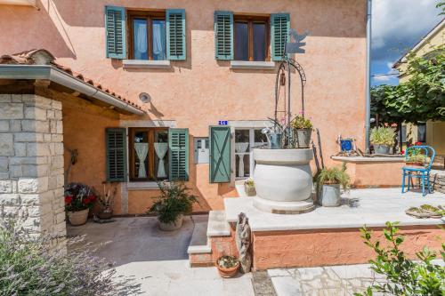 Beautiful villa Loreta with private pool near Pula and Rovinj