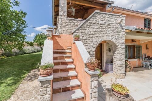 Beautiful villa Loreta with private pool near Pula and Rovinj