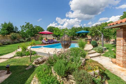 Beautiful villa Loreta with private pool near Pula and Rovinj