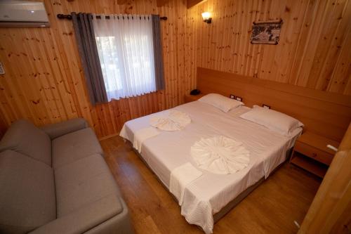 2 twin beds