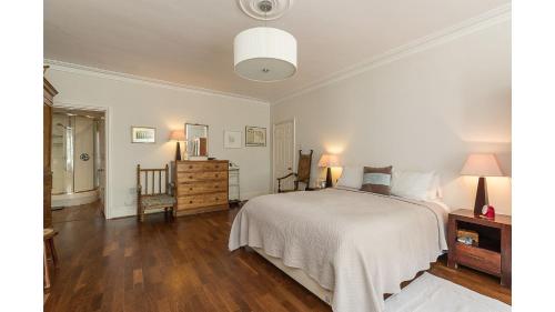 Elegant 2 bed near Hampstead and Camden, sleeps 4