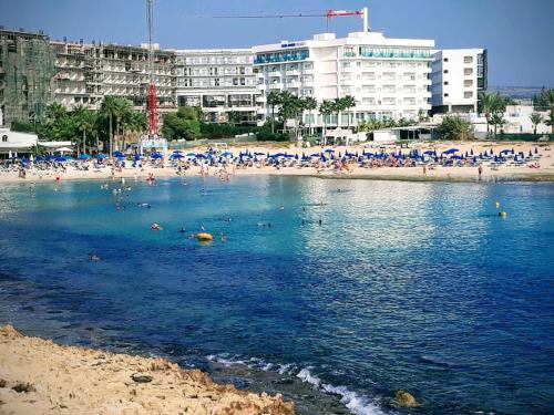 Christopher's Sandy Beach Suites 3