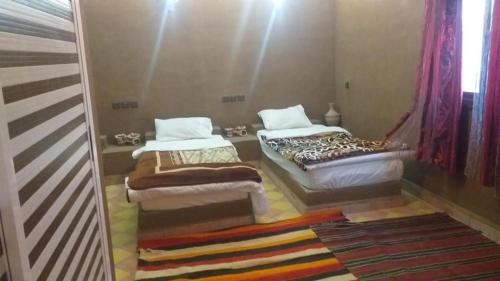 3 twin beds
