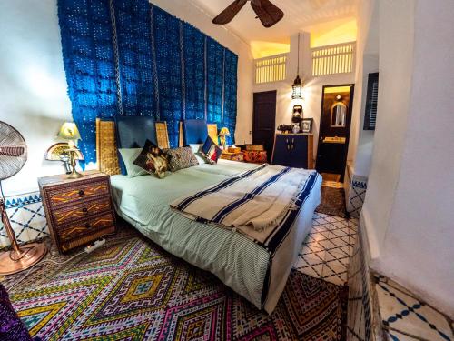 Salloum Twin Room image 6