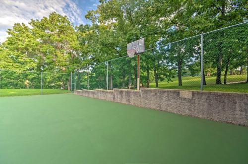 Luxe Lakeside Regatta Bay Getaway with Pool Access! - image 2