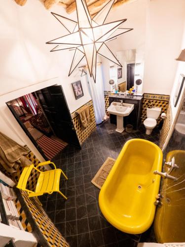 room detail thumbnail 2