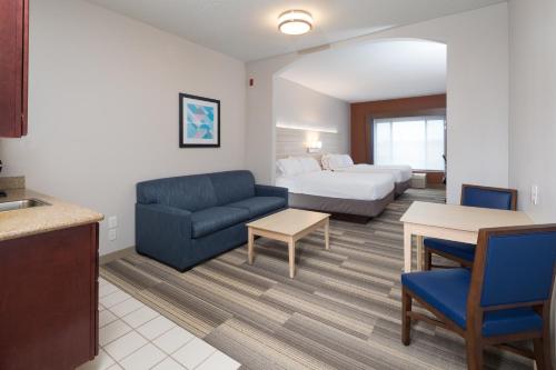 Holiday Inn Express Hotel & Suites Detroit-Utica