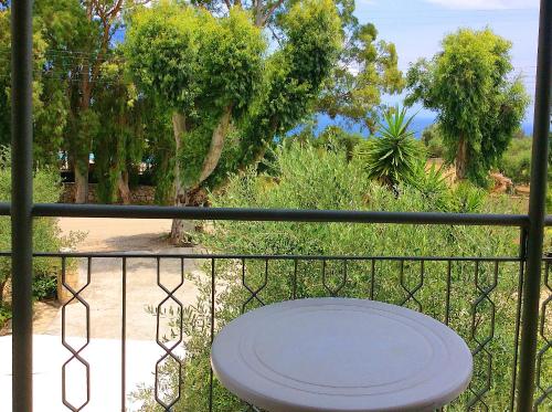 Kefalonia apartments: cute studios in orchard, Spartia