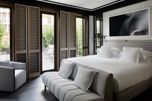 Seventy Barcelona, Barcelona