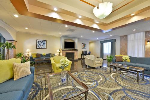Holiday Inn Express & Suites Tacoma South - Lakewood by IHG