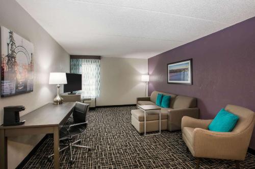 La Quinta Inn & Suites by Wyndham Davenport