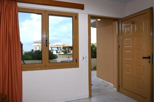 Esperides Beach Hotel Apartments - image 12