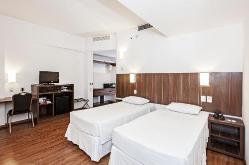 2 twin beds