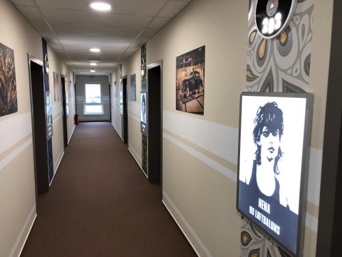 Jukebox Hotel - image 7