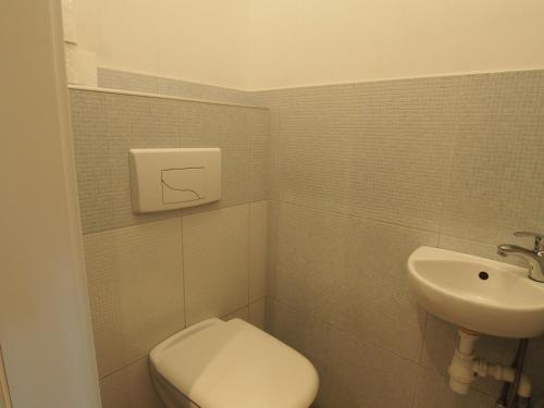 Grand-Tourist Center Point Apartments - image 7