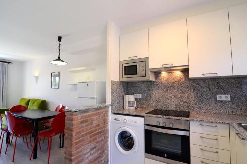 ห้องครัว, VALL PETITA 56 in ลาตอเร เบยา