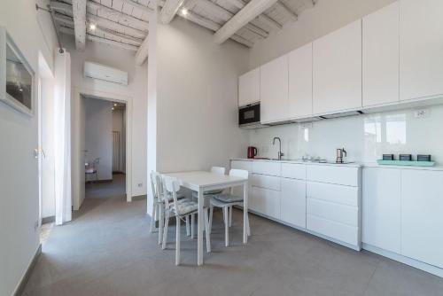 Piazza Navona Panoramic Penthouse - image 11
