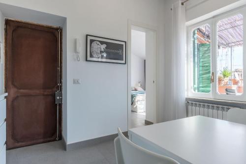 GuestHost - Piazza Navona Panoramic Penthouse, Рим (фото 7)