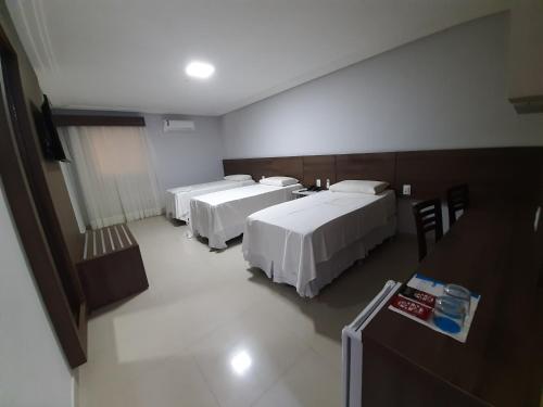 3 twin beds