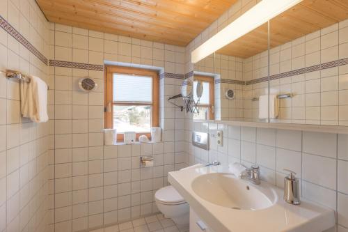 One-Bedroom Apartment image 7