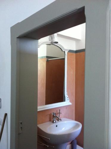 2 bedrooms, 3 beds