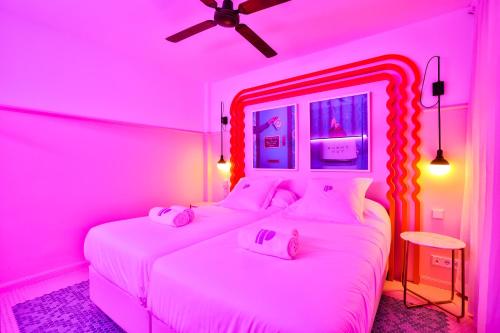4 twin beds, 1 sofa bed
