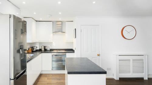 Holiday Home room in Central Portland Street with FREE Parking
